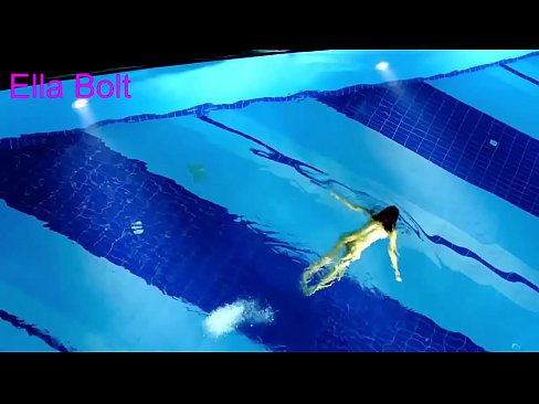 ❤️ Nu mă pot opri din privit, tânără blondă surprinsă înotând goală în piscina stațiunii ELLA BOLT at ro.tubesexer-com.ru ﹏