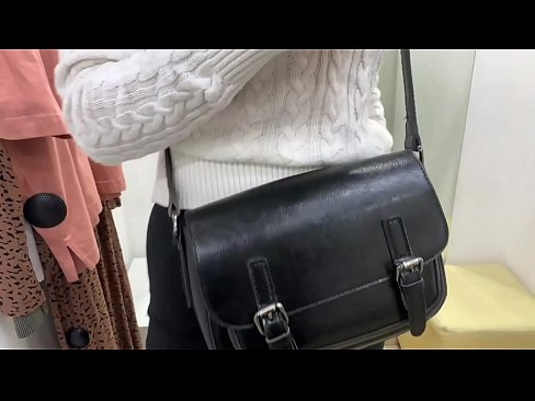 ❤️ Masturbarea în public a tinerei târfe FeralBerry cu un dildo în cabina de probă at ro.tubesexer-com.ru ﹏