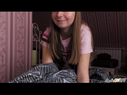 ❤️ Blondina îi suge adânc prietenei ei și primește spermă în gură at ro.tubesexer-com.ru ﹏